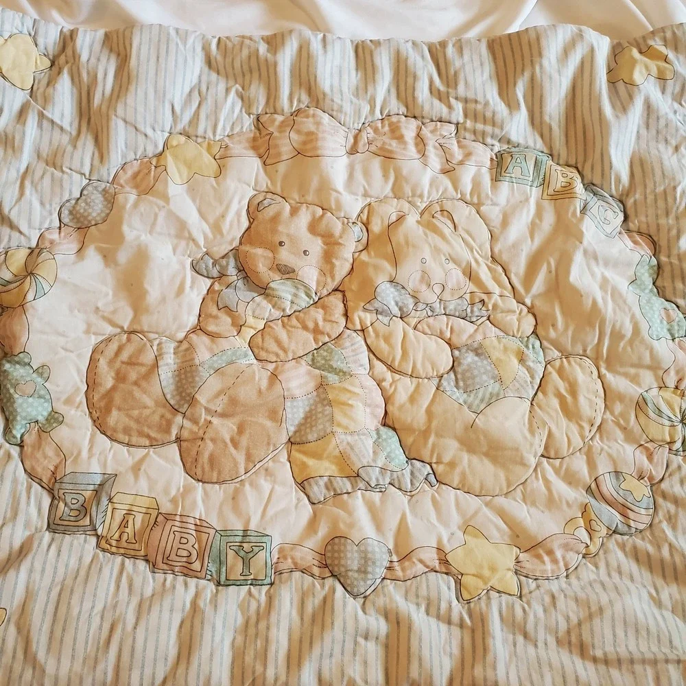 Vintage Baby Crib Quilt Bunny Bear Blanket Comforter Hand Made Neutral Unisex